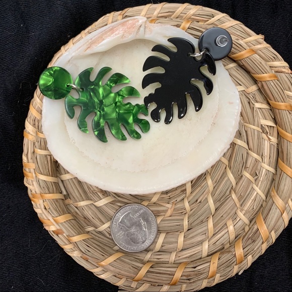 LUSH green acrylic monstera leaf earrings - Picture 2 of 5